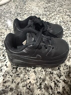 NWOT: Nike Air Max 90 Kids Black Low-Top Leather Sneakers